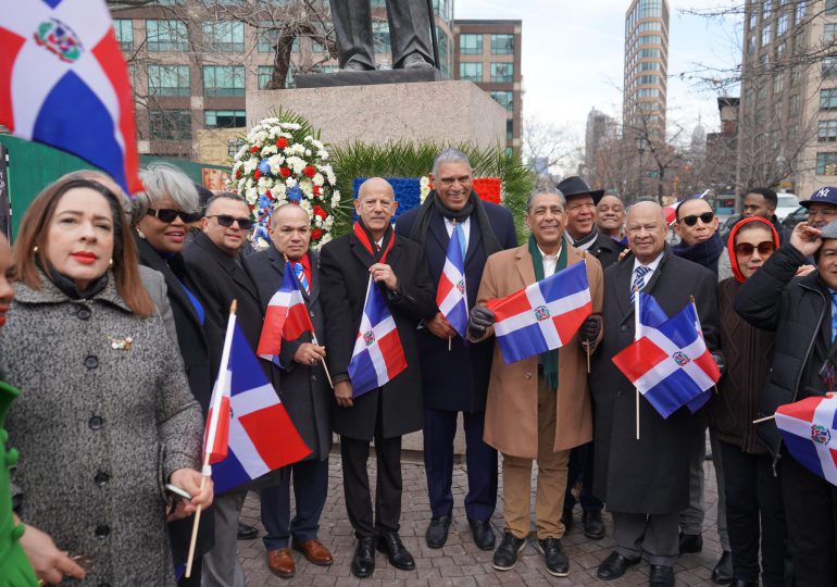 Consulado General de la República Dominicana en Nueva York entrega ofrenda floral al prócer Juan Pablo Duarte