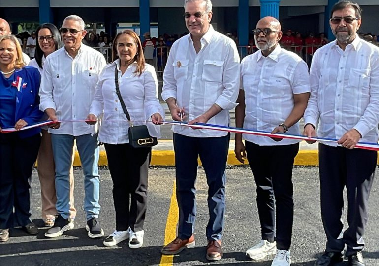 Presidente Abinader entrega totalmente remozada el club de Olimpia de San Francisco de Macorís