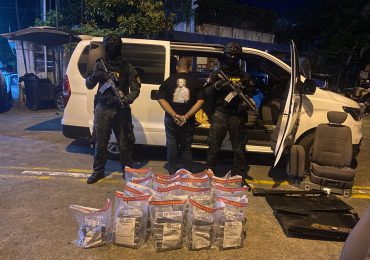 DNCD incauta 100 paquetes de presunta cocaína en Santo Domingo Este