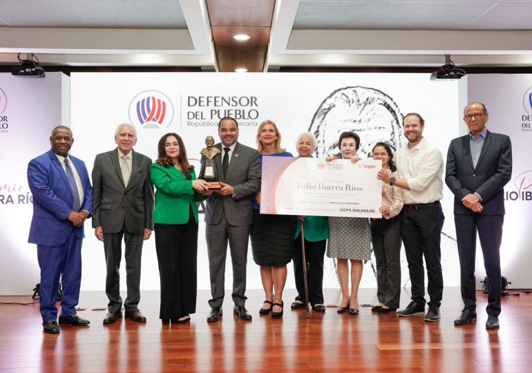 Defensor del Pueblo entrega Premio Julio Ibarra Ríos