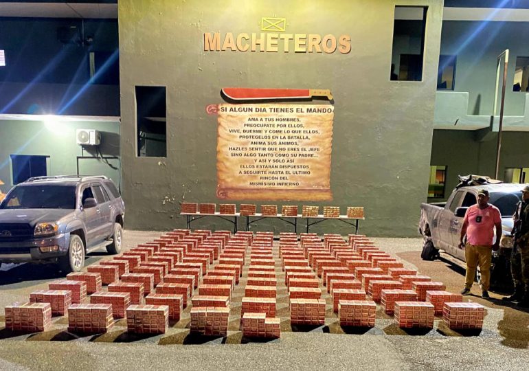 Decomisan contrabando de casi 700 mil cigarrillos en dos vehículos en Montecristi