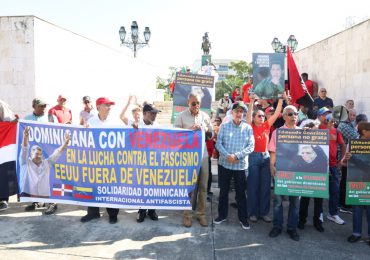 Protestan en la Plaza Bolívar por visita de Edmundo González a RD