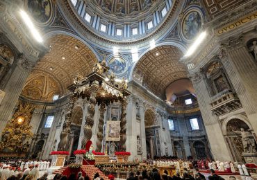 El papa pide "proteger la vida" desde la concepción a muerte natural como base para la paz