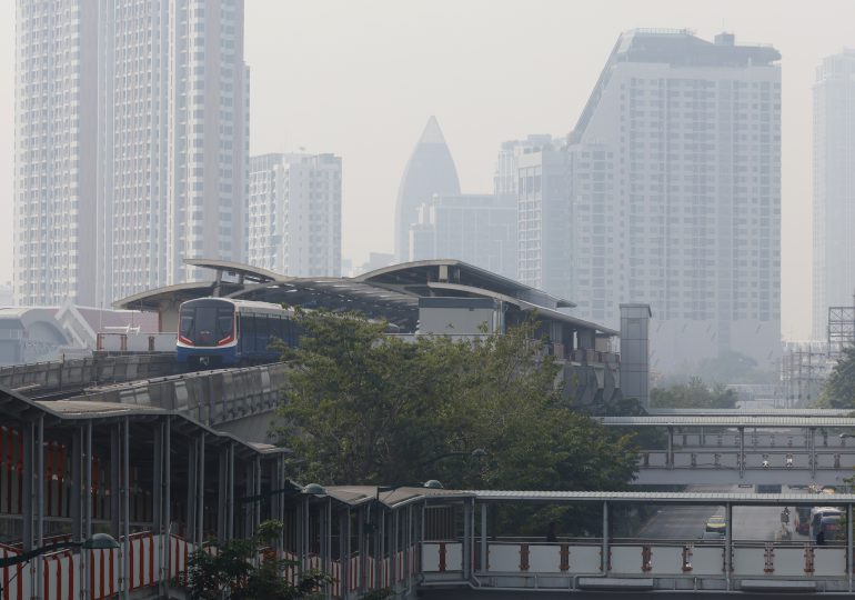 Bangkok amplía el cierre a 200 colegios por la polución del aire