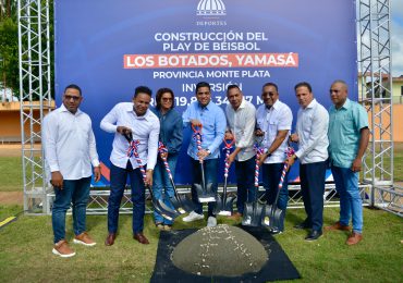 Ministro Kelvin Cruz pone en marcha remozamiento playde beisbol de Los Botados