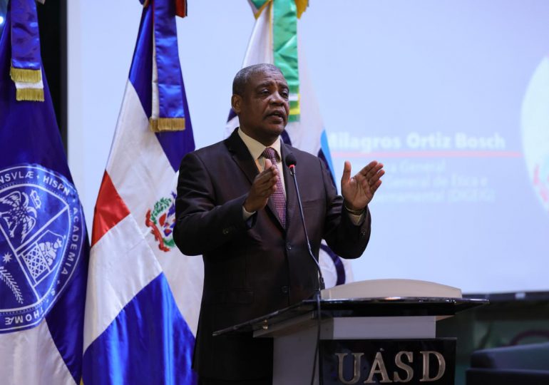 INAP celebra el Día del Servidor Público con conferencia de Ortiz Bosch sobre ética gubernamental