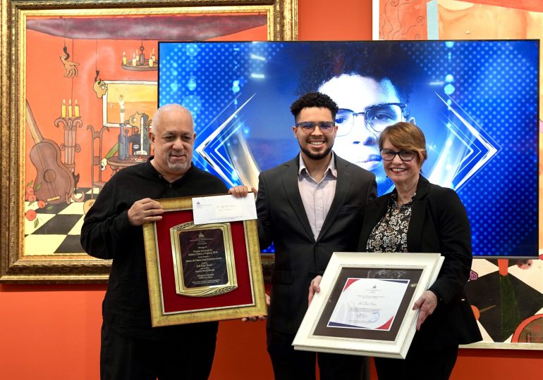 El joven compositor Joel Díaz Suero recibe el Premio Anual de Música Clásica y Popular