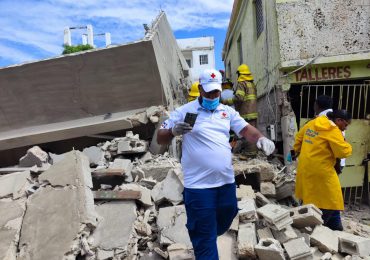 Edificio colapsa en La Romana; socorristas buscan posibles sobrevivientes