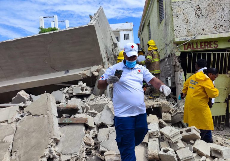 Edificio colapsa en La Romana; socorristas buscan posibles sobrevivientes