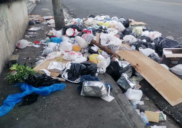 Denuncian cúmulo de basura en sector Cristo Rey luego de la fiesta de Año Nuevo