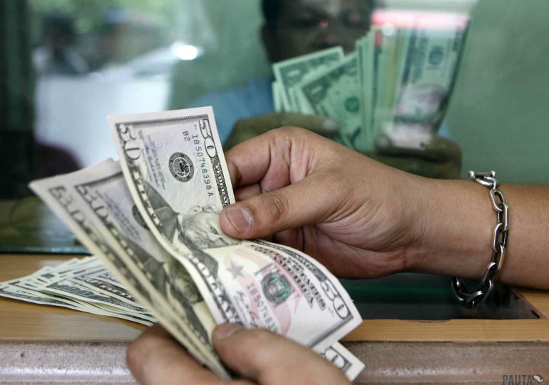 El dólar se cambia este lunes para la venta a 62.99 pesos