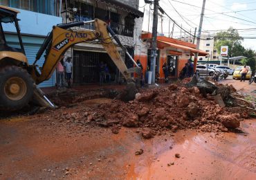 CAASD interviene avería provocada por empresa perforadora en Villa Consuelo, DN