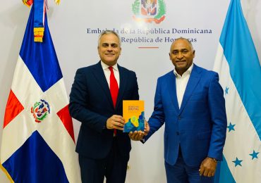 Senador Julito Fulcar Encarnación realiza visita oficial a la Embajada de la República Dominicana en Honduras