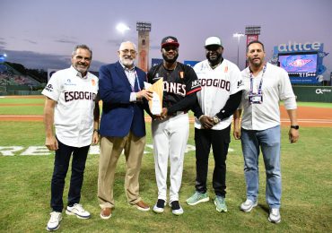 Junior Caminero, recibe galardón de Jugador Más Valioso del Round Robin en LIDOM