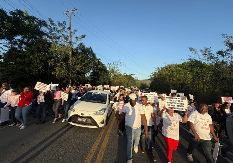 Marcha contra contra la Barrick-Pueblo Viejo afecta tránsito en Cotuí