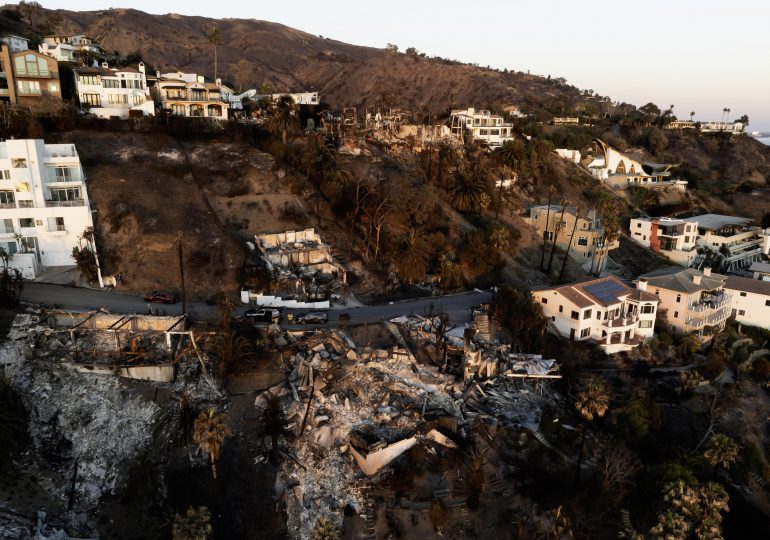 El incendio catastrófico en Los Ángeles supera límites humanos de extinción, alerta la FAO