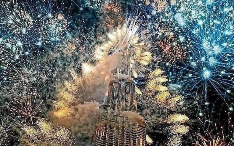 Abu Dhabi recibió el 2025 con un espectáculo de récord mundial: 53 minutos de fuegos artificiales