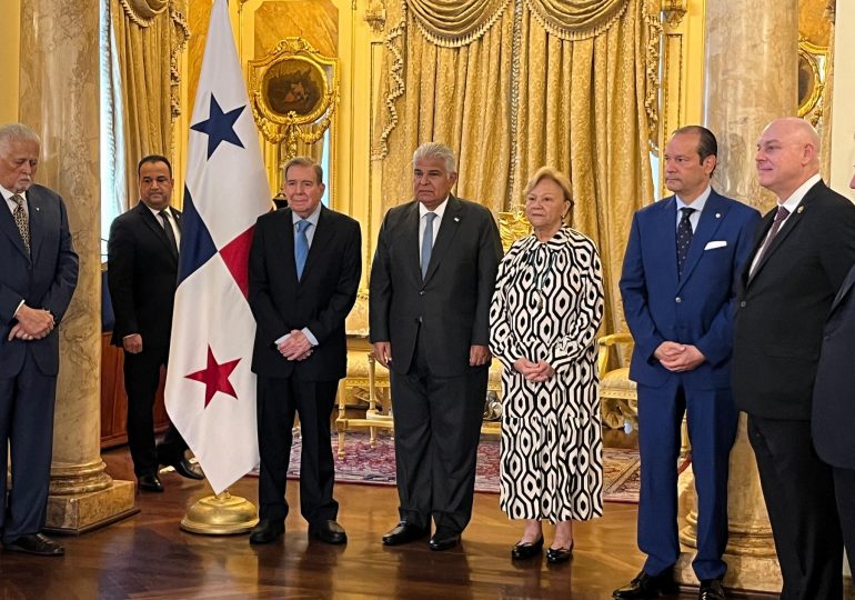 Presidente de Panamá recibe a Edmundo González