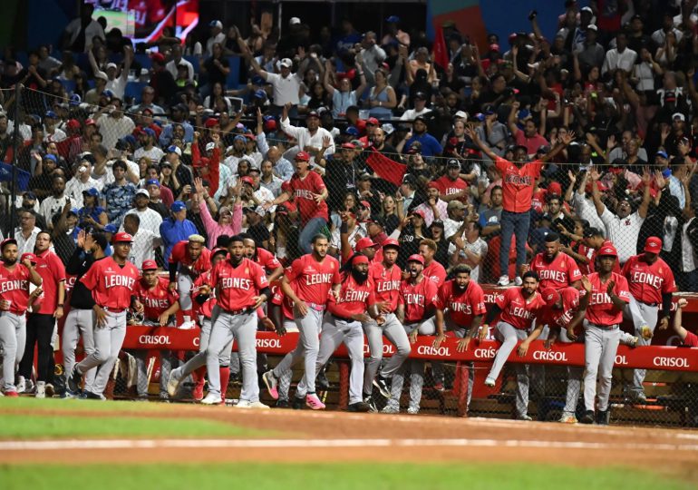 Celebridades gozan del triunfo de los Leones del Escogido tras coronarse campeones nacionales