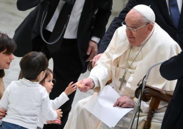 El papa critica la inversión estatal en armas: "Invertir en matar. ¡Están locos!"