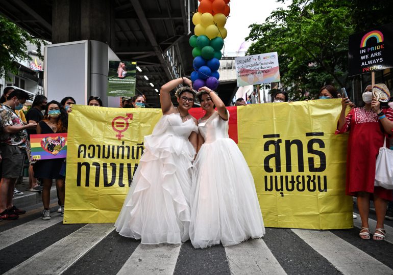 Se casan más de 1,800 parejas LGTBI en el primer día de matrimonio igualitario en Tailandia