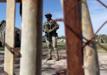 Marines estadounidenses vistos desplegándose en la frontera con México