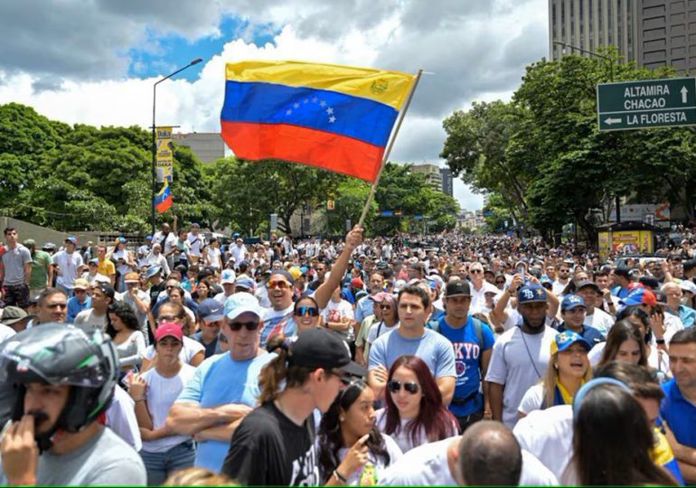 Miles de venezolanos marchan hoy contra investidura de Maduro