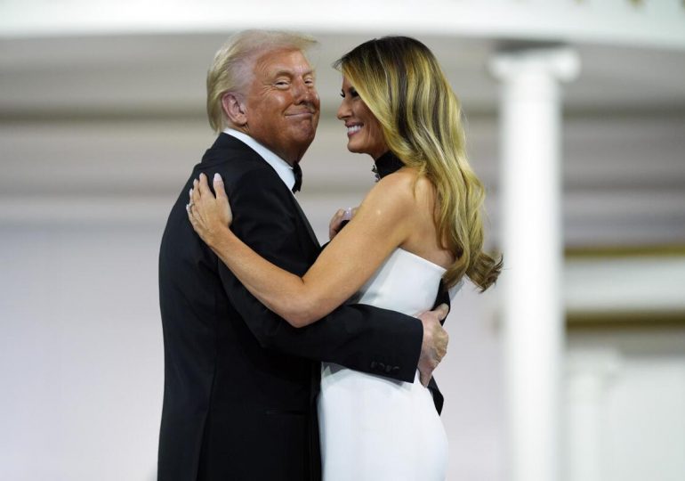 Trump recuerda su aniversario de bodas con Melania