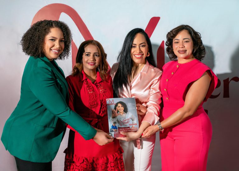 Lanzan primera edición de la revista Mujer Santo Domingo Este