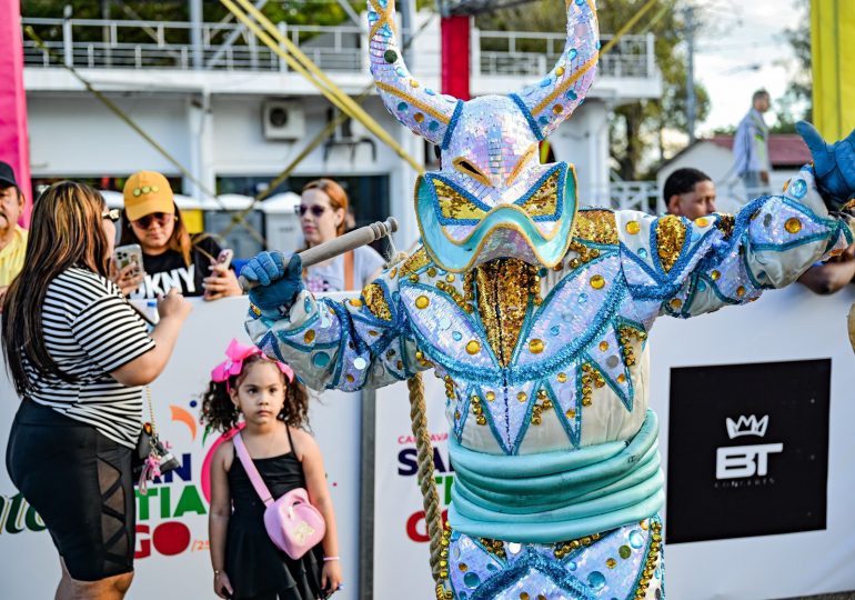 Carnaval de Santiago: Un segundo domingo exitoso que une a toda la familia