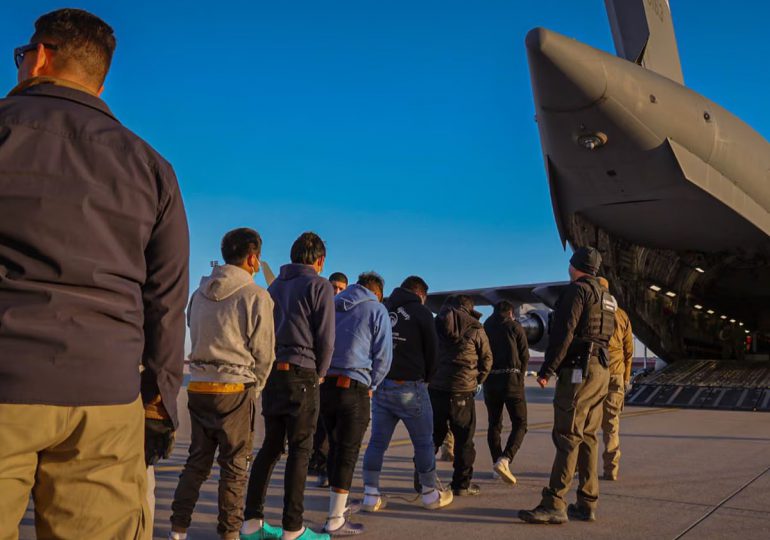 Genera controversia video de la Casa Blanca sobre deportación de migrantes