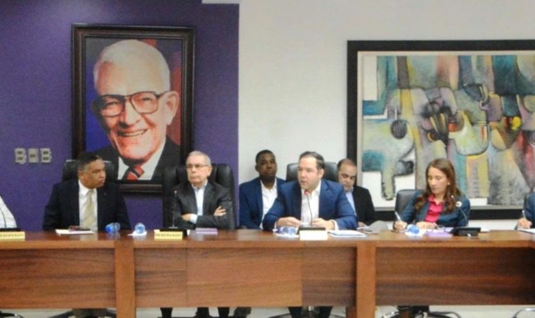 Danilo exhorta a titulares de secretarias del PLD mantenerse vigilantes a las acciones del Gobierno