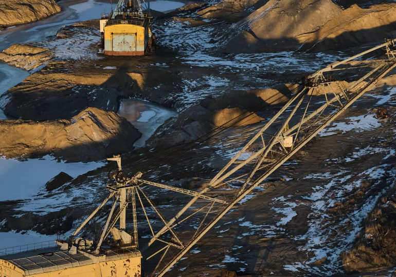 Francia, interesada también por los recursos mineros ucranianos