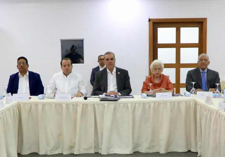 Presidente Abinader encabeza primera reunión de la Comisión Presidencial de Transparencia y Anticorrupción (CPTA)