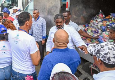 Comedores Económicos del Estado Dominicano realiza un operativo de entrega de raciones crudas y cocidas en el sector de Capotillo