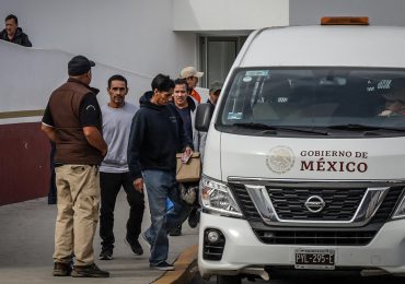 Mexicanos deportados denuncian que el Gobierno de Trump los maltrató y mantuvo esposados