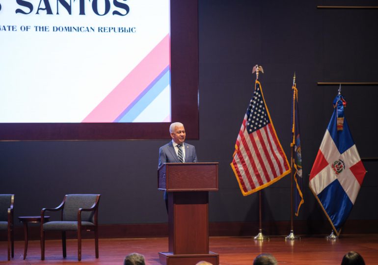 Ricardo de los Santos, ante Capitolio de Estados Unidos, llama aprovechar ventajas ofrece nearshoring para ambos mercados