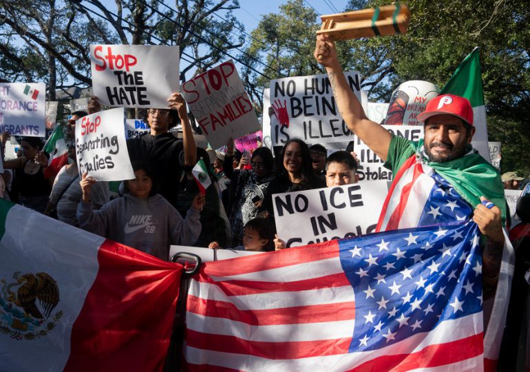 Bloquean la orden de Trump que niega la ciudadanía por nacimiento