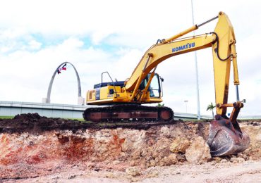 Obras Públicas inicia túneles en Plaza de la Bandera; trabajos provocan largos taponamientos