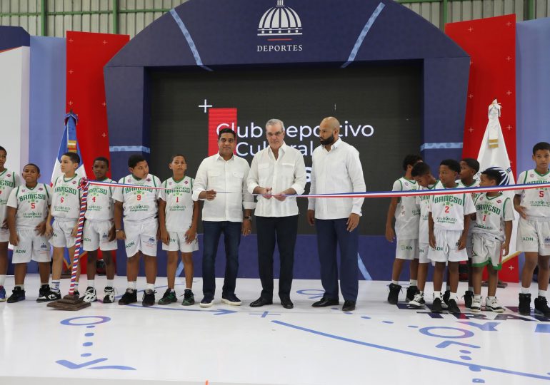 Presidente Luis Abinader inaugura el remozado Polideportivo Tony Barreiro, el Museo del Deporte y el Club BAMESO