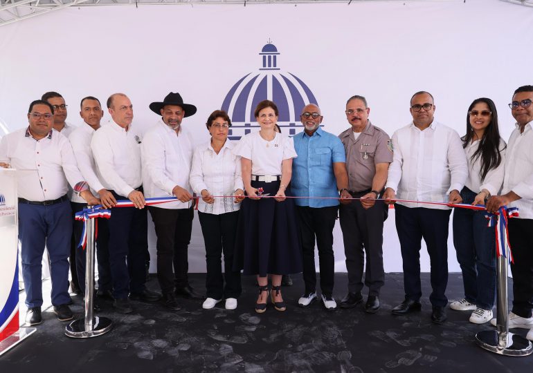 Raquel Peña entrega ocho obras en Santiago Rodríguez y Dajabón