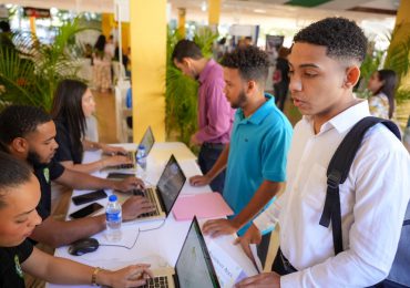 Cámara de Comercio La Vega promueve talentos y oportunidades laborales en segunda feria de empleos