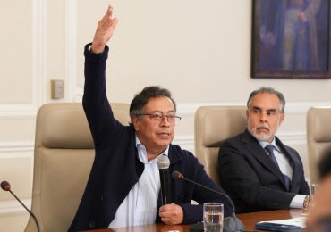 Presidente de Colombia pide renuncia de todo su gabinete en medio de crisis de gobierno