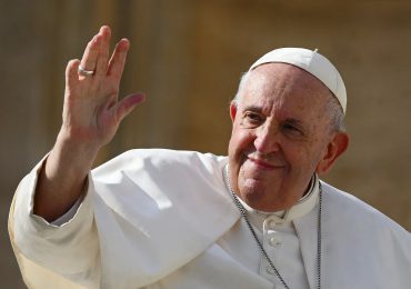 El papa Francisco "durmió bien", anuncia el Vaticano tras 14 días hospitalizado