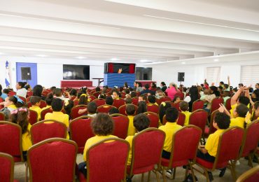 Alcaldía de Santiago y Academia Solez celebran el Día Nacional del Estudiante con teatro de títeres