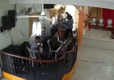 Hombre irrumpe en iglesia en Higüey con un arma blanca y deja dos heridos