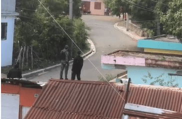 Denuncian ocupación ilegal de playa en San Cristóbal y enfrentamientos con la comunidad