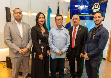 Cirugía Plástica del hospital Gautier realiza conferencia por su 48 aniversario