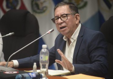 Detienen a expresidente de Tribunal Electoral salvadoreño acusado de corrupción