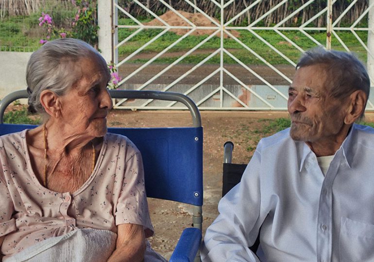 Manoel Dino, de 105 años, y Maria de Sousa, de 101, tienen el récord Guinness por el matrimonio más longevo